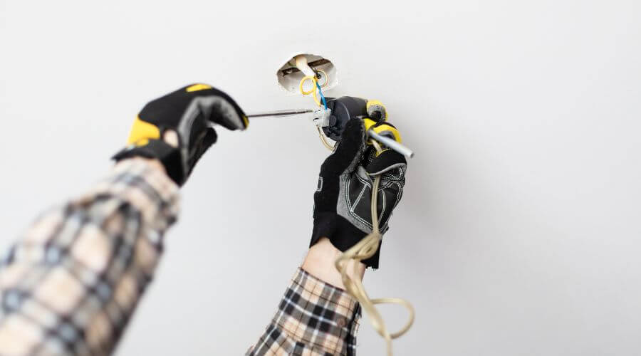 Professional emergency electrician services in Wyoming